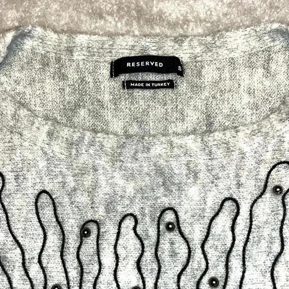 Reserved Soft Sweater with Front Design Size Small - Picture 6 of 10